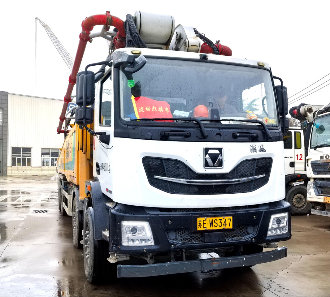 XCMG Official Second Hand Concrete Pump Machine HB65V 65m Concrete Boom Pump Truck Price List - Concrete pump truck: picture 2 XCMG Official Second Hand Concrete Pump Machine HB65V 65m Concrete Boom Pump Truck Price List - Concrete pump truck: picture 2
