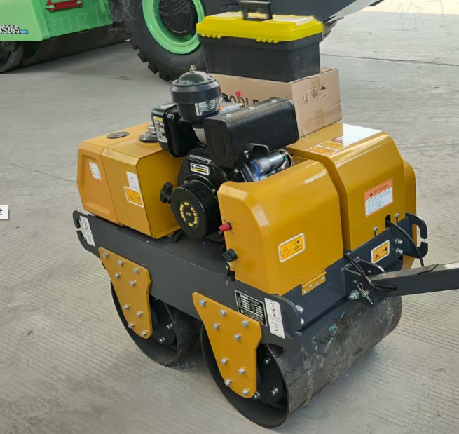 Mini roller XCMG XMR050 small double mini vibration drum vibratory road roller price: picture 6