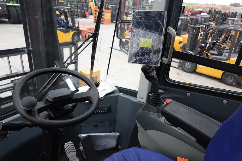 XCMG brand new 35ton XCF3512K lift equipment diesel forklift - Diesel forklift: picture 3 XCMG brand new 35ton XCF3512K lift equipment diesel forklift - Diesel forklift: picture 3