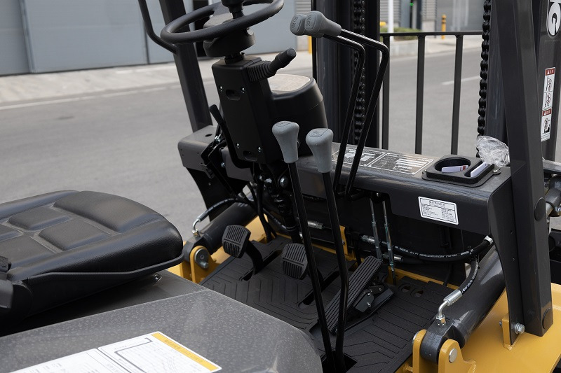 XCMG hot sale XCF-30KT 3 ton diesel forklift truck - Diesel forklift: picture 2 XCMG hot sale XCF-30KT 3 ton diesel forklift truck - Diesel forklift: picture 2