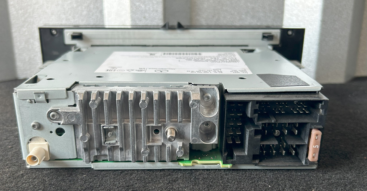 BOSCH CAR RADIO 7620002245 MERCEDES ACTROS A0014461862 NEW ORIGINAL - Cab and interior: picture 5 BOSCH CAR RADIO 7620002245 MERCEDES ACTROS A0014461862 NEW ORIGINAL - Cab and interior: picture 5