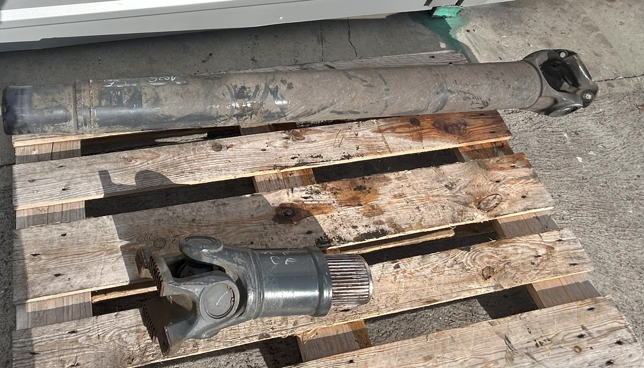 DAF CF EURO 6 440 DRIVE SHAFT LENGTH 1640 MM - Propeller shaft: picture 2 DAF CF EURO 6 440 DRIVE SHAFT LENGTH 1640 MM - Propeller shaft: picture 2