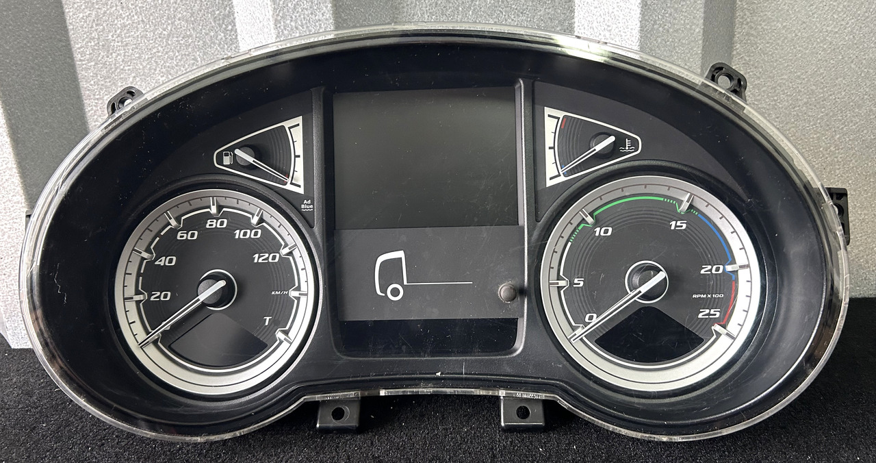 DAF DAF XF 106 CLOCK COUNTER 2134718 - Dashboard: picture 1 DAF DAF XF 106 CLOCK COUNTER 2134718 - Dashboard: picture 1