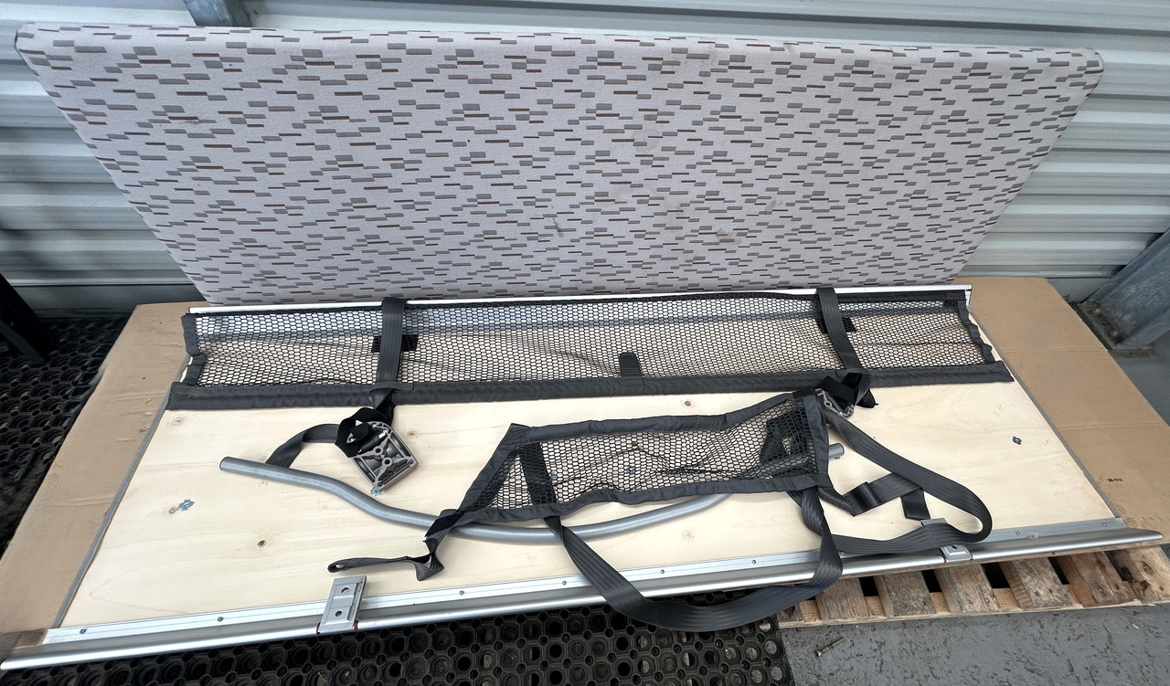 DAF UPPER BED COUCH WITH MATTRESS DAF SUPER SPACE CAB - Universal part: picture 4 DAF UPPER BED COUCH WITH MATTRESS DAF SUPER SPACE CAB - Universal part: picture 4