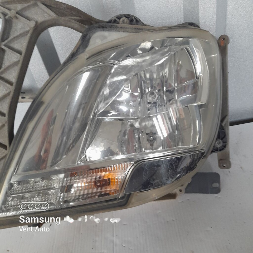 DAF XF 106 1939777 / 1798448 LH DAF 1939777 / 1798448 LH truck - Headlight for Truck: picture 2 DAF XF 106 1939777 / 1798448 LH DAF 1939777 / 1798448 LH truck - Headlight for Truck: picture 2