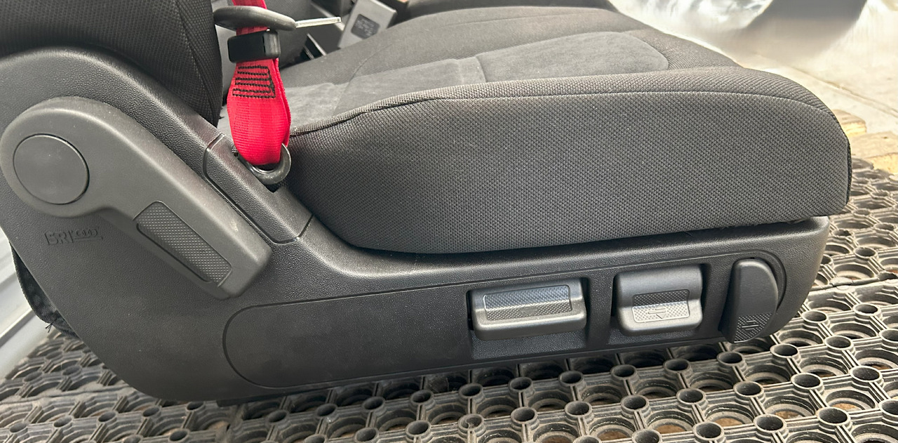IVECO NEW SET OF SEATS IVECO S-WAY - Seat: picture 5 IVECO NEW SET OF SEATS IVECO S-WAY - Seat: picture 5