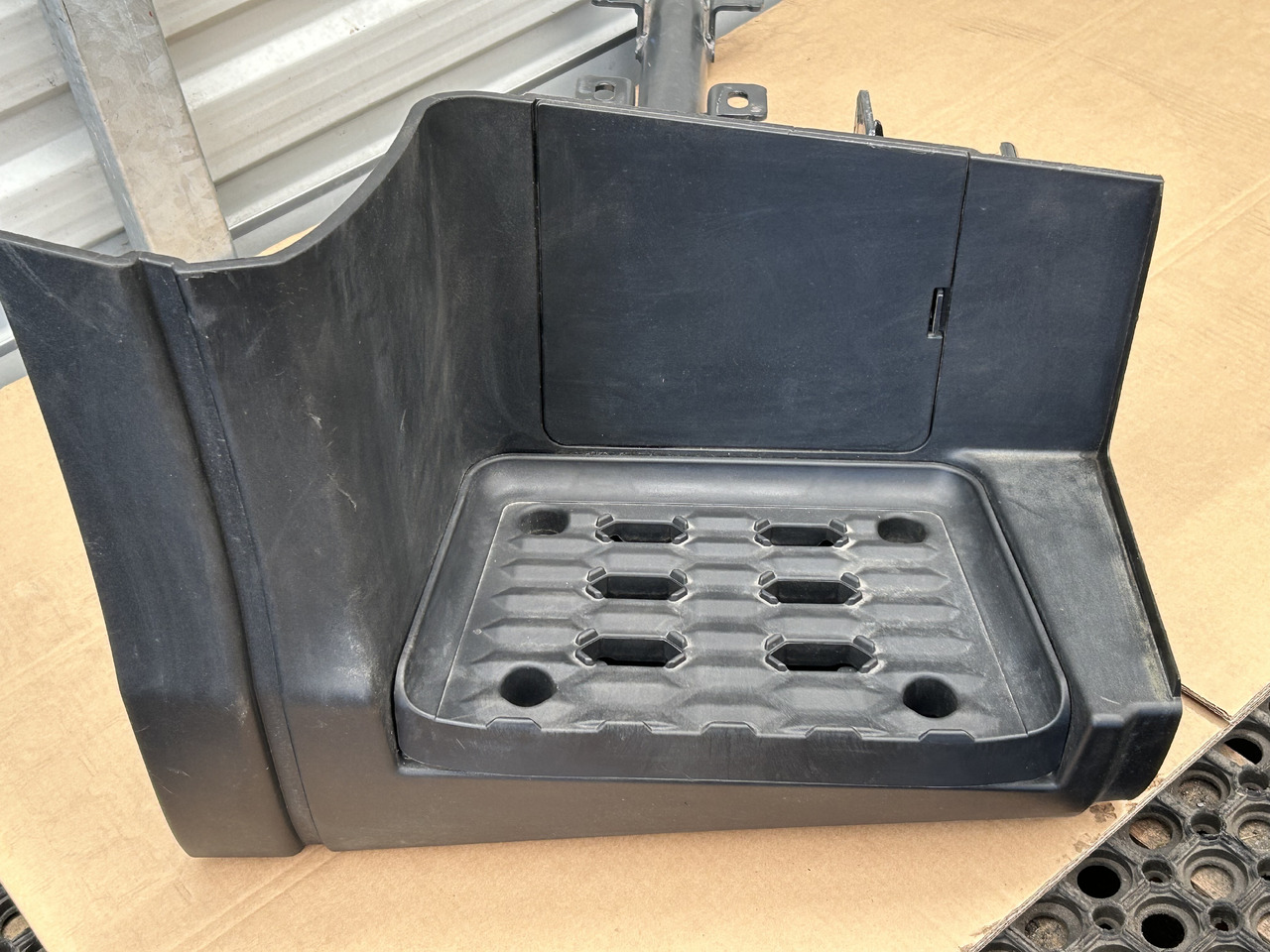 IVECO STOPIEŃ PRAWY STOPNICA + MOCOWANIE S-WAY - Footstep: picture 5 IVECO STOPIEŃ PRAWY STOPNICA + MOCOWANIE S-WAY - Footstep: picture 5