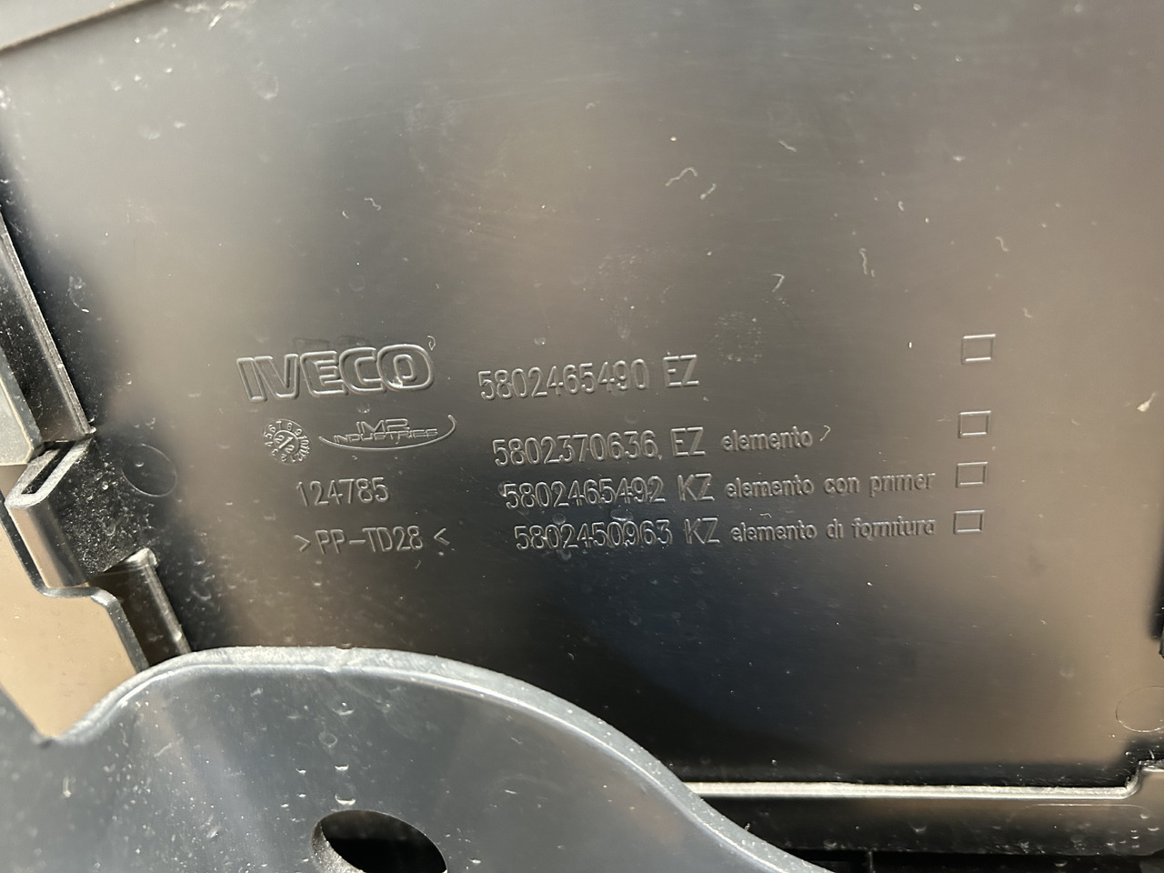 IVECO STOPIEŃ PRAWY STOPNICA + MOCOWANIE S-WAY - Footstep: picture 3 IVECO STOPIEŃ PRAWY STOPNICA + MOCOWANIE S-WAY - Footstep: picture 3