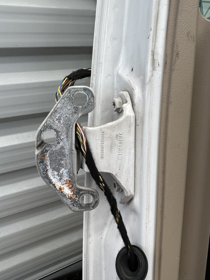 Door and parts MERCEDES ACTROS MP4 DOOR RIGHT: picture 6 Door and parts MERCEDES ACTROS MP4 DOOR RIGHT: picture 6