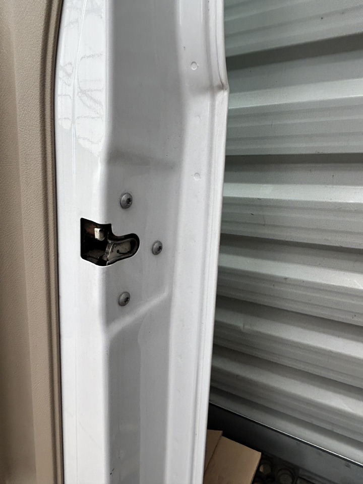 Door and parts MERCEDES ACTROS MP4 DOOR RIGHT: picture 10 Door and parts MERCEDES ACTROS MP4 DOOR RIGHT: picture 10