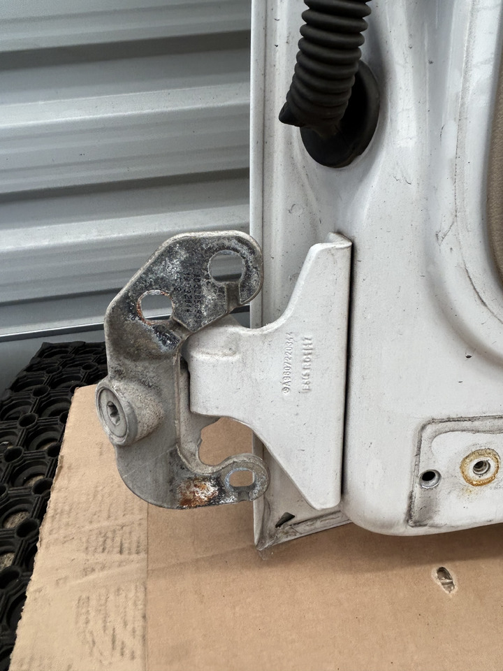 Door and parts MERCEDES ACTROS MP4 DOOR RIGHT: picture 7 Door and parts MERCEDES ACTROS MP4 DOOR RIGHT: picture 7