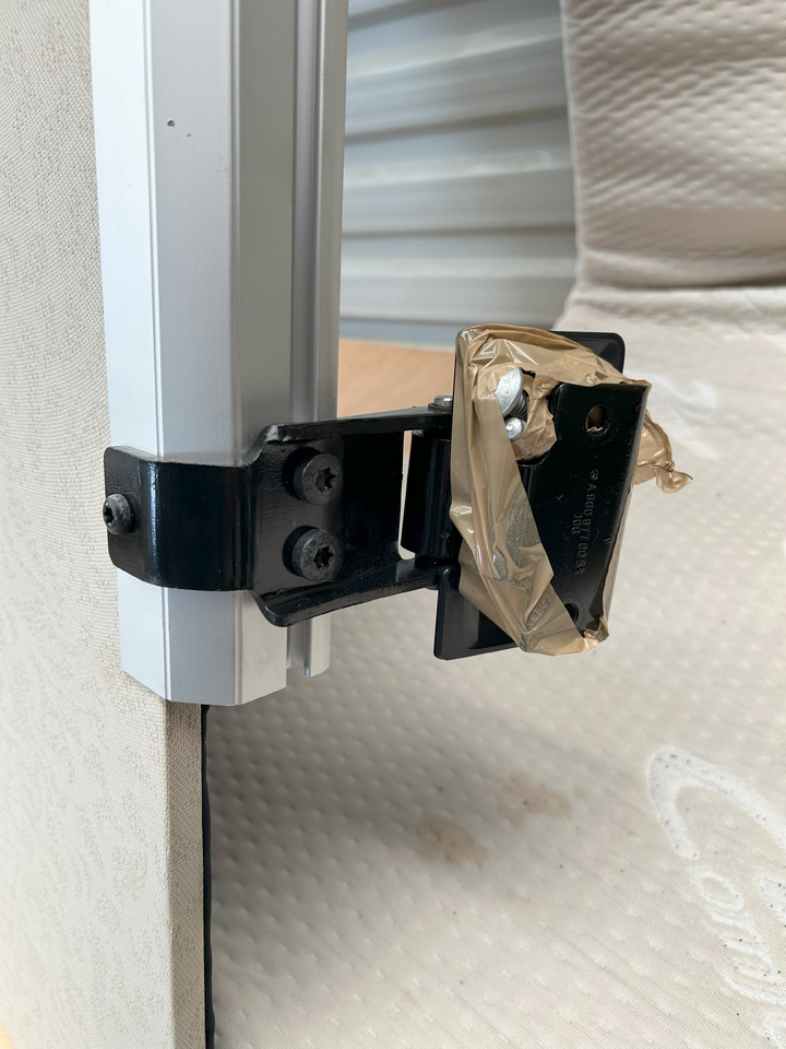 MERCEDES ACTROS MP4 UPPER BED COUCH WITH MATTRESS PREMIUM COMFORT - Universal part: picture 2 MERCEDES ACTROS MP4 UPPER BED COUCH WITH MATTRESS PREMIUM COMFORT - Universal part: picture 2