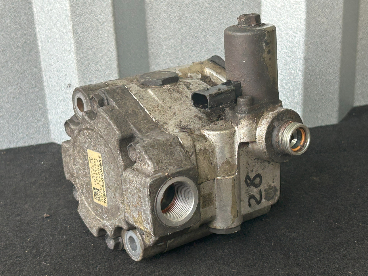 MERCEDES-BENZ ACTROS MP4 POWER STEERING PUMP - Steering pump for Truck: picture 3 MERCEDES-BENZ ACTROS MP4 POWER STEERING PUMP - Steering pump for Truck: picture 3