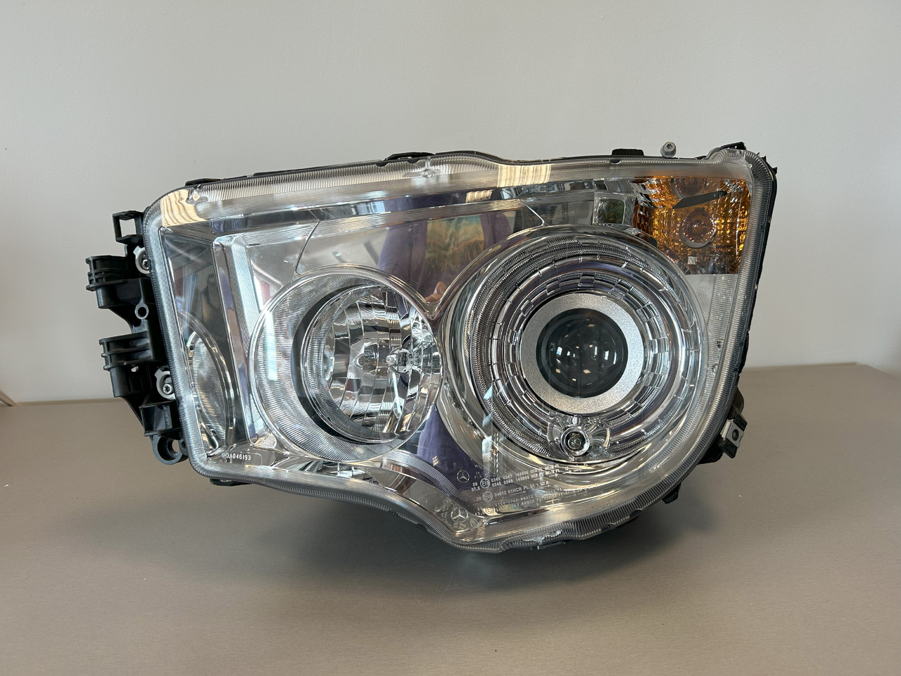 MERCEDES-BENZ brand new original OEM Mercedes-Benz headlight LEFT BI-XENON MP4, MP5 - Headlight: picture 1 MERCEDES-BENZ brand new original OEM Mercedes-Benz headlight LEFT BI-XENON MP4, MP5 - Headlight: picture 1