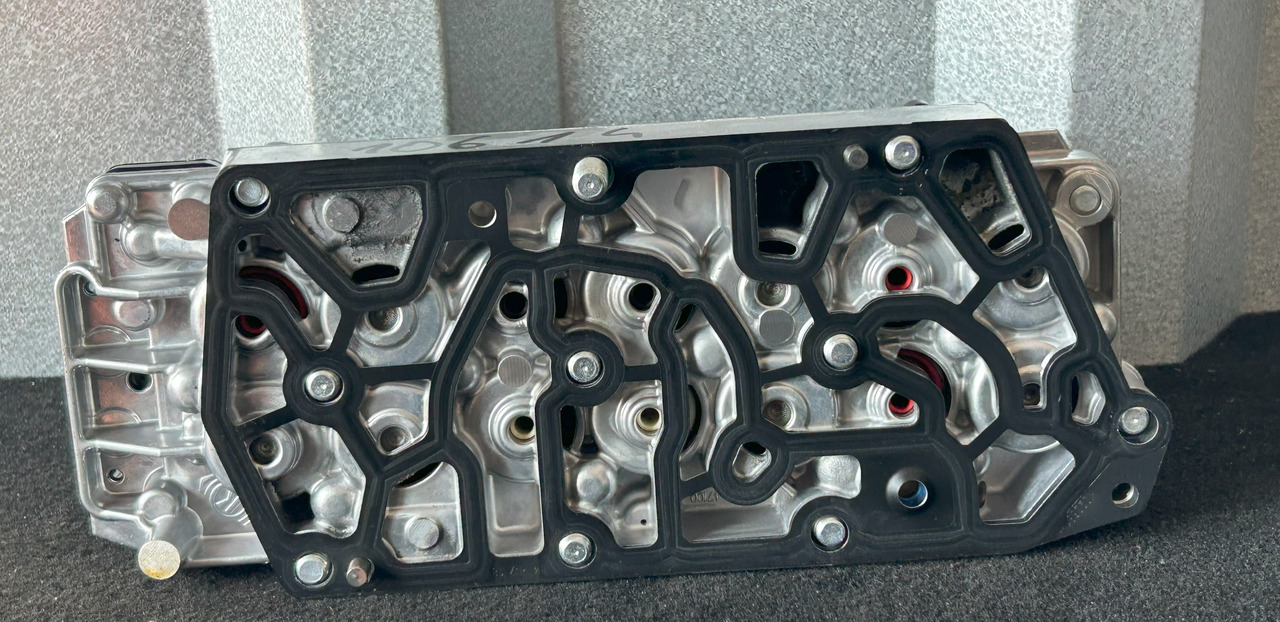 ZF DAF XF 106 530 TRAXON ZF VALVE BLOCK - ECU for Truck: picture 2 ZF DAF XF 106 530 TRAXON ZF VALVE BLOCK - ECU for Truck: picture 2