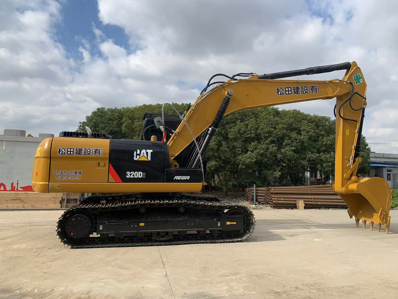 CATERPILLAR 20Ton Medium Used Excavator CAT 320D2L with Best Price C6.4 Engine - Crawler excavator: picture 2 CATERPILLAR 20Ton Medium Used Excavator CAT 320D2L with Best Price C6.4 Engine - Crawler excavator: picture 2