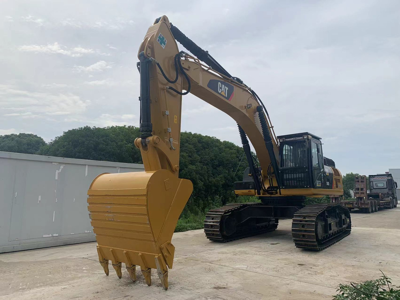 CATERPILLAR 40Ton Used Excavator CAT 340D – Powerful Engine, Work-Ready for Heavy Earthmoving - Crawler excavator: picture 2 CATERPILLAR 40Ton Used Excavator CAT 340D – Powerful Engine, Work-Ready for Heavy Earthmoving - Crawler excavator: picture 2