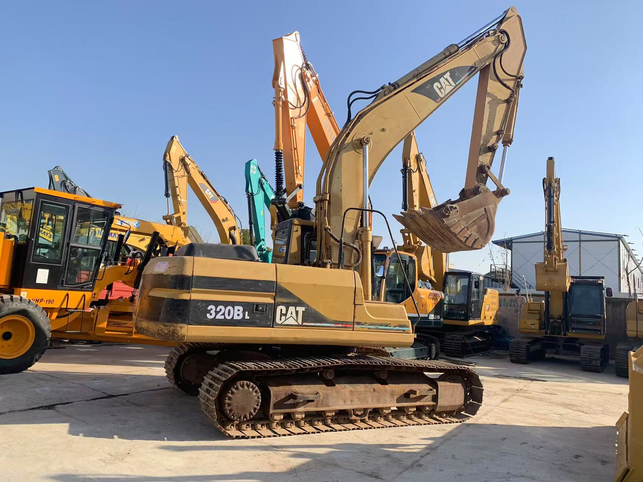 CATERPILLAR Crawler Excavator CAT 320B, 320BL Original Japanese Excavator - Crawler excavator: picture 2 CATERPILLAR Crawler Excavator CAT 320B, 320BL Original Japanese Excavator - Crawler excavator: picture 2