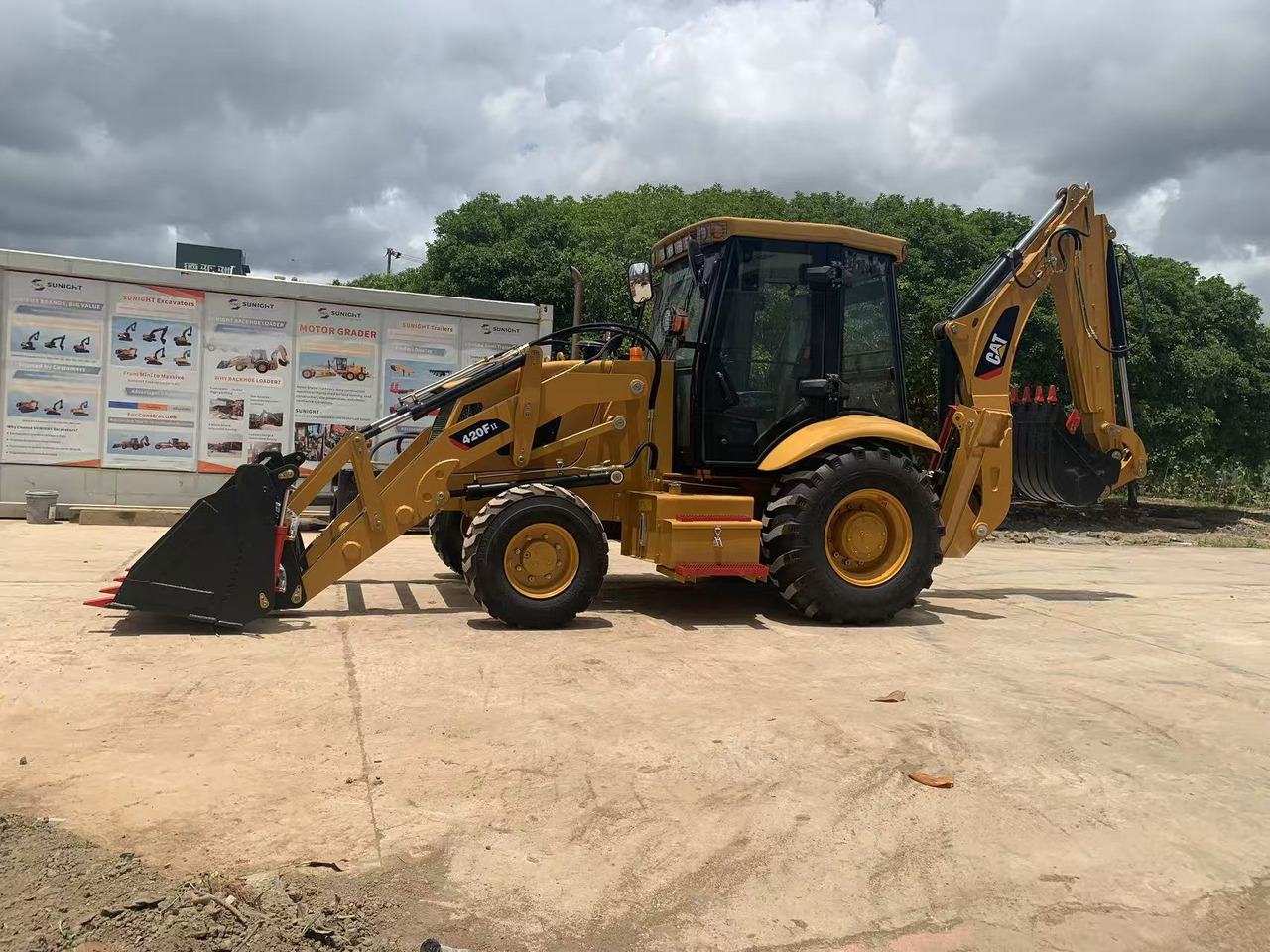 Caterpillar 420F, 420F2 Backhoe Loader with Telescopic Boom - Backhoe loader: picture 1 Caterpillar 420F, 420F2 Backhoe Loader with Telescopic Boom - Backhoe loader: picture 1
