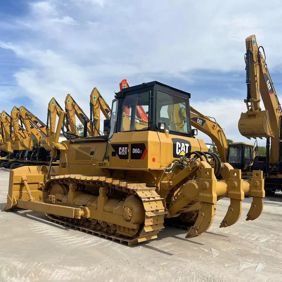Caterpillar Tracked Tractor Secondhand CAT D6G, D6D Crawler Bulldozer - Bulldozer: picture 1 Caterpillar Tracked Tractor Secondhand CAT D6G, D6D Crawler Bulldozer - Bulldozer: picture 1