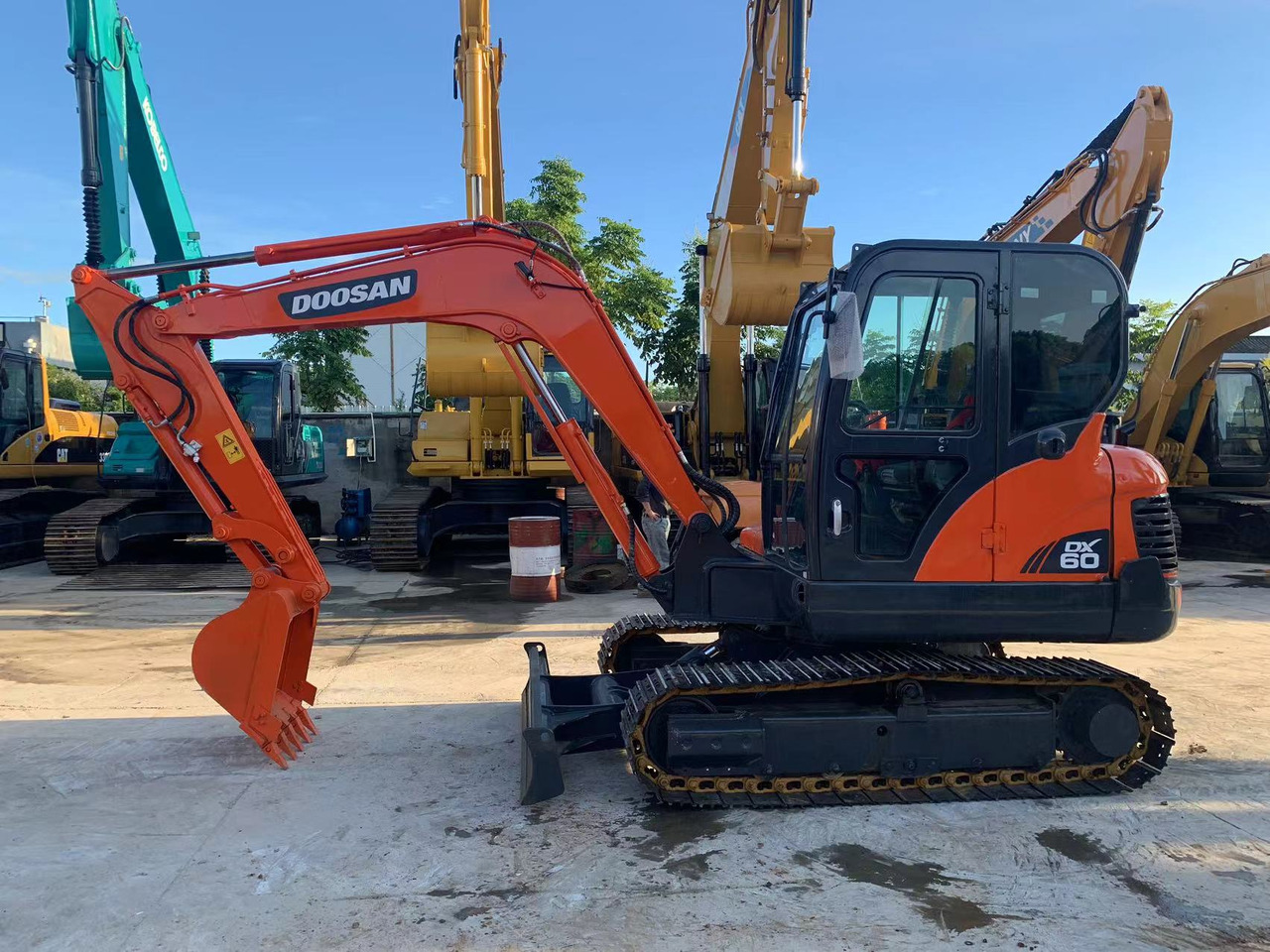 Doosan Doosan Excavator DX60 Yanmar Engine, 37.9 kW (51 HP) Engine, 0.21 m³ Bucket Capacity, 5,700 kg Operating Weight & Dimensions - Mini excavator: picture 3 Doosan Doosan Excavator DX60 Yanmar Engine, 37.9 kW (51 HP) Engine, 0.21 m³ Bucket Capacity, 5,700 kg Operating Weight & Dimensions - Mini excavator: picture 3