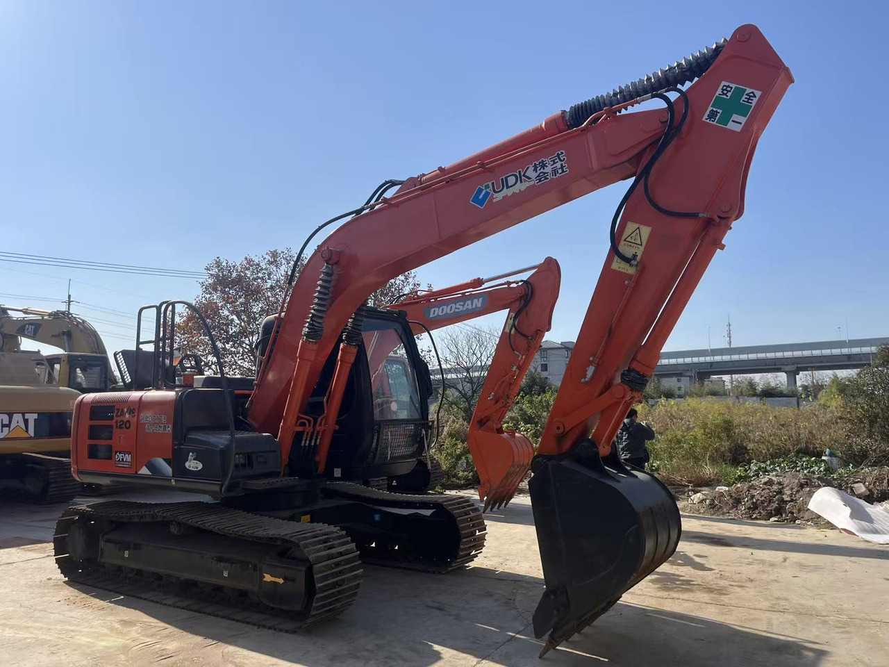 Hitachi 12Ton Small Excavator Hitachi Used Excavator ZX120 for Sale - Crawler excavator: picture 2 Hitachi 12Ton Small Excavator Hitachi Used Excavator ZX120 for Sale - Crawler excavator: picture 2