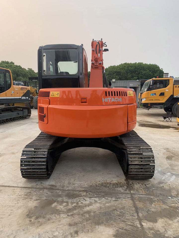 Hitachi Tracked Excavator ZX75 with Blade Dozer - Crawler excavator: picture 4 Hitachi Tracked Excavator ZX75 with Blade Dozer - Crawler excavator: picture 4