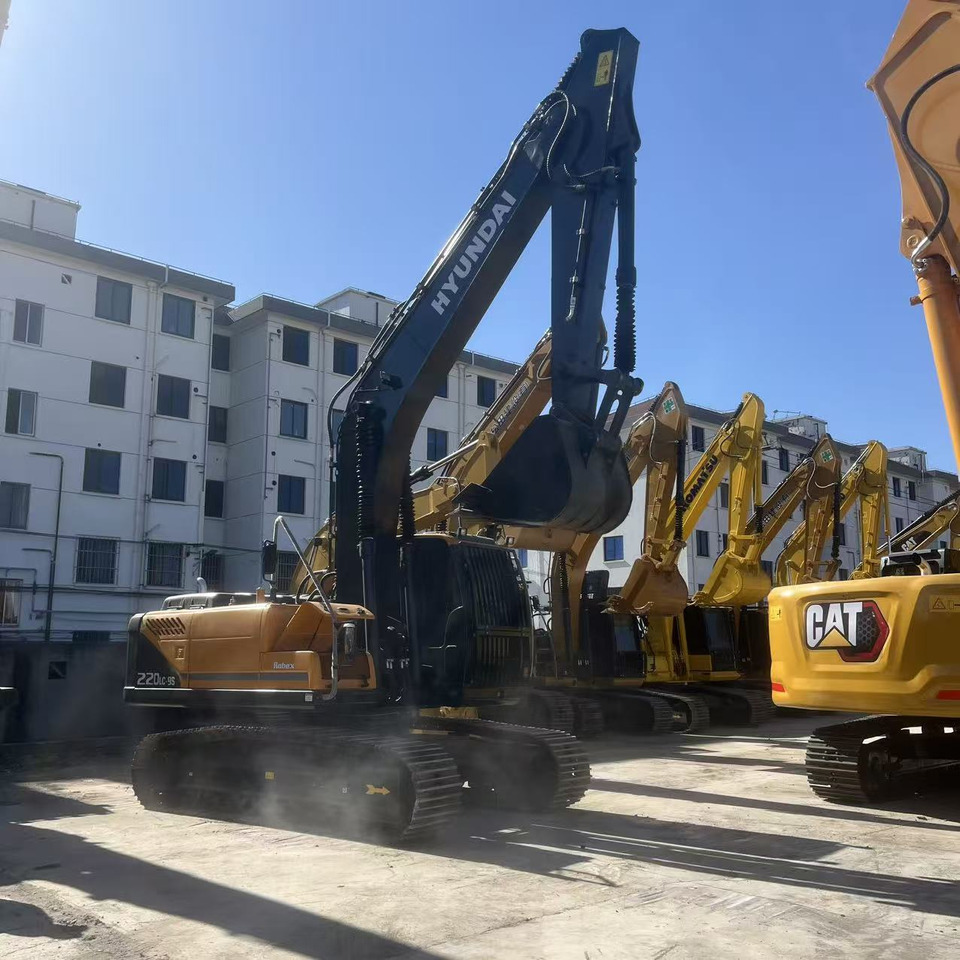 Hyundai 20Ton Used Excavator Hyundai R220LC-9S for Sale - Crawler excavator: picture 4 Hyundai 20Ton Used Excavator Hyundai R220LC-9S for Sale - Crawler excavator: picture 4