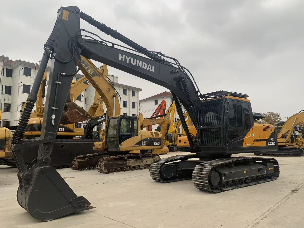 Hyundai HX220HD Good Price Secondhand 22 ton Excavator - Crawler excavator: picture 2 Hyundai HX220HD Good Price Secondhand 22 ton Excavator - Crawler excavator: picture 2