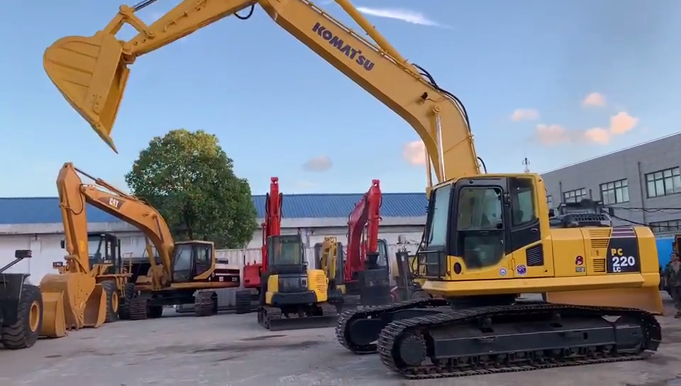 KOMATSU excavator slightly used 22 ton excavator Komatsu PC220LC-8 - Crawler excavator: picture 3 KOMATSU excavator slightly used 22 ton excavator Komatsu PC220LC-8 - Crawler excavator: picture 3
