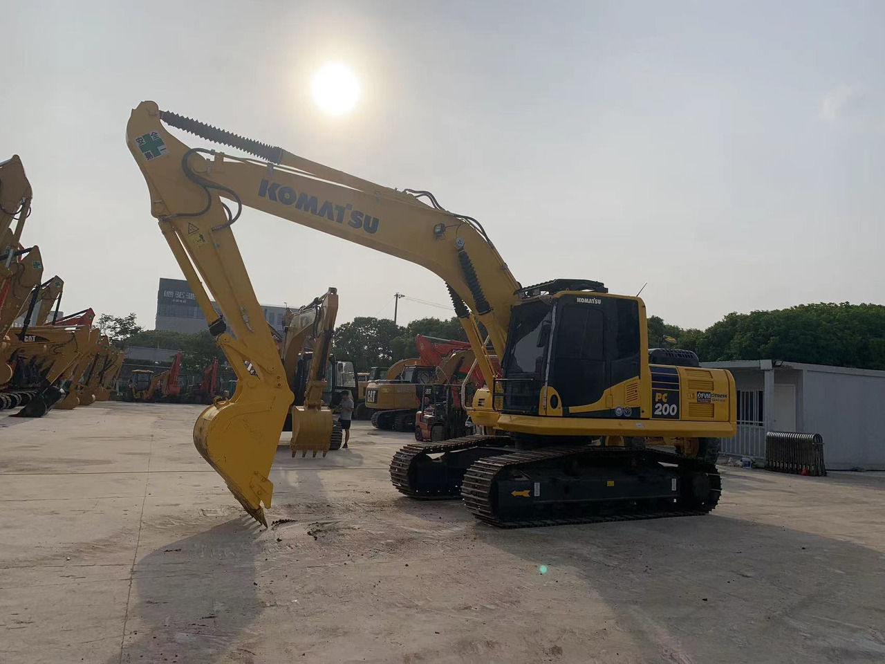 Komatsu 20 ton Excavator PC200-7, PC200-8 with Hydraulic Hammer - Crawler excavator: picture 3 Komatsu 20 ton Excavator PC200-7, PC200-8 with Hydraulic Hammer - Crawler excavator: picture 3