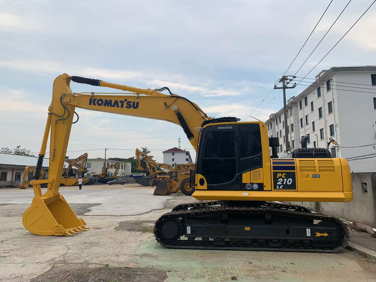 Komatsu Crawler Excavator PC210, PC200 Good Price Japan Excavator - Crawler excavator: picture 3 Komatsu Crawler Excavator PC210, PC200 Good Price Japan Excavator - Crawler excavator: picture 3
