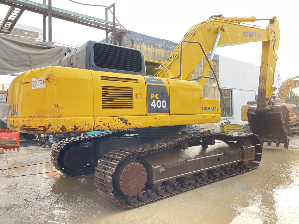 Komatsu PC400 Excavator with Original Color - Crawler excavator: picture 3 Komatsu PC400 Excavator with Original Color - Crawler excavator: picture 3