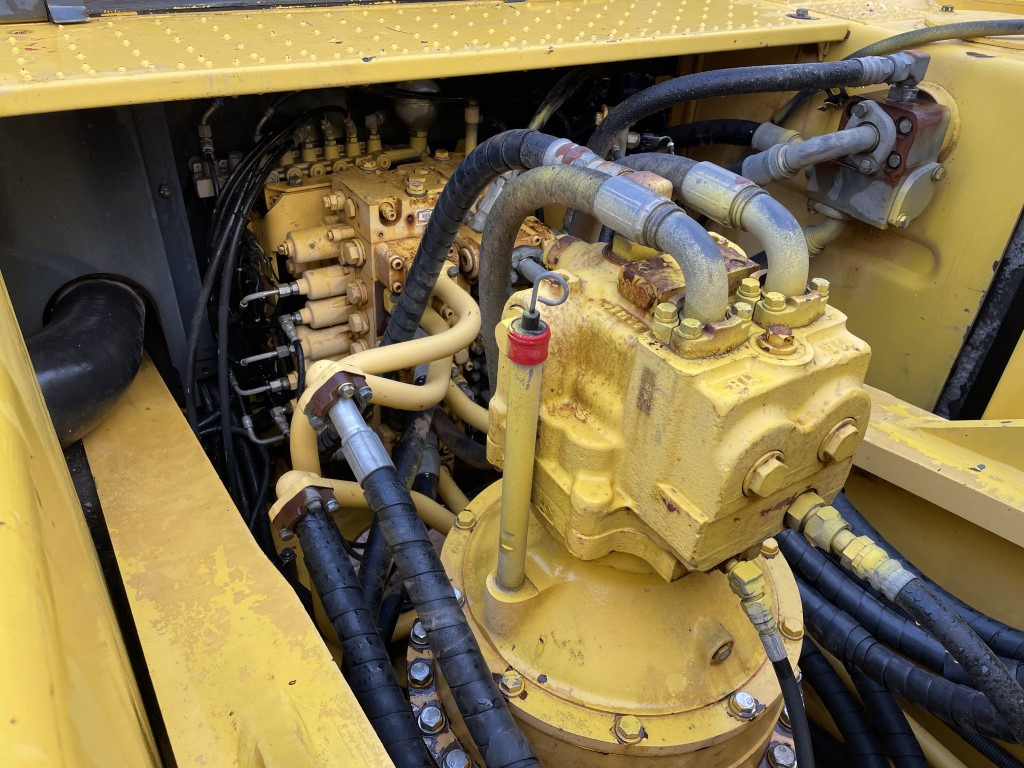 Komatsu PC400 Excavator with Original Color - Crawler excavator: picture 5 Komatsu PC400 Excavator with Original Color - Crawler excavator: picture 5