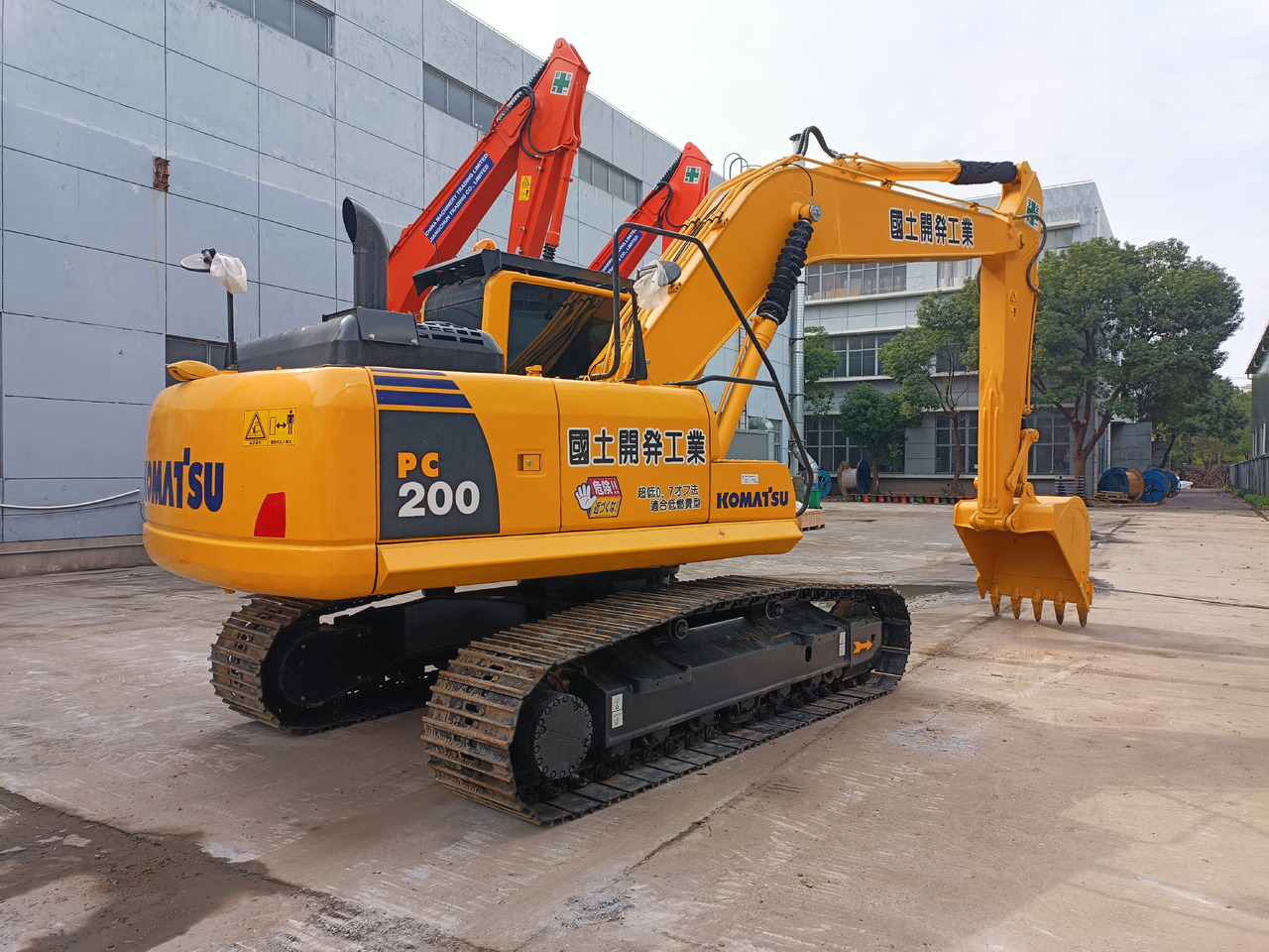 Komatsu Tracked Excavator PC200 Secondhand Condition - Crawler excavator: picture 4 Komatsu Tracked Excavator PC200 Secondhand Condition - Crawler excavator: picture 4