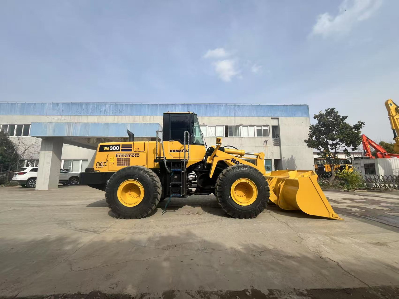 Komatsu Used Komatsu WA380-3 Wheel Loader – 5 Ton, 196 HP, 3m³ Bucket, SA6D114 Engine - Wheel loader: picture 2 Komatsu Used Komatsu WA380-3 Wheel Loader – 5 Ton, 196 HP, 3m³ Bucket, SA6D114 Engine - Wheel loader: picture 2