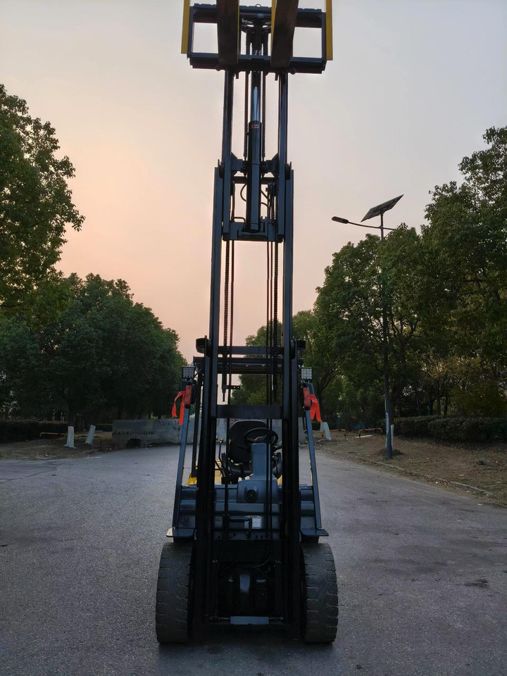 TCM FD35, FD30 Forklift with ISUZU Engine - Diesel forklift: picture 3 TCM FD35, FD30 Forklift with ISUZU Engine - Diesel forklift: picture 3