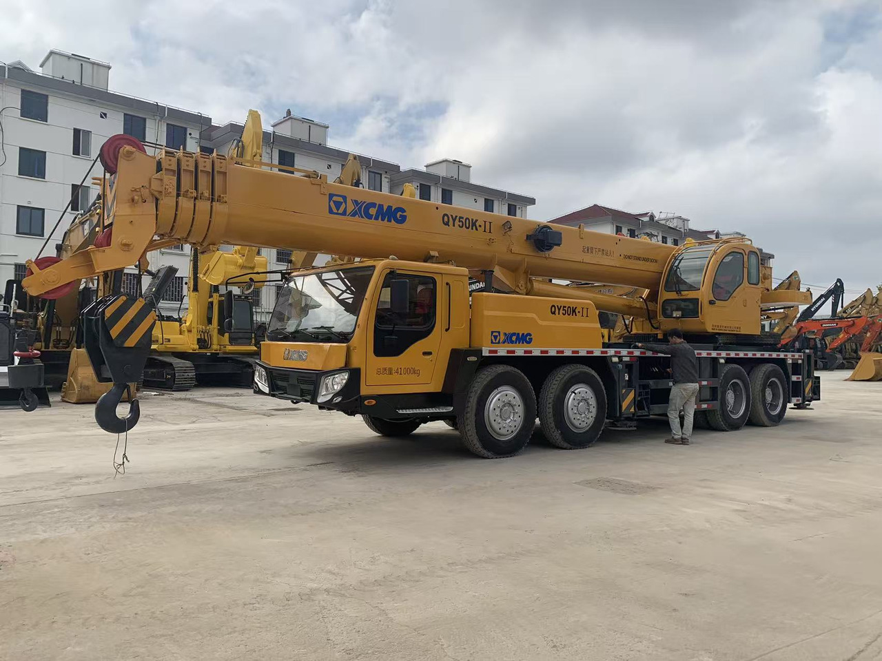XCMG Truck Crane QY50K, QY65K, QY70K Good Price on Sale - Mobile crane: picture 2 XCMG Truck Crane QY50K, QY65K, QY70K Good Price on Sale - Mobile crane: picture 2
