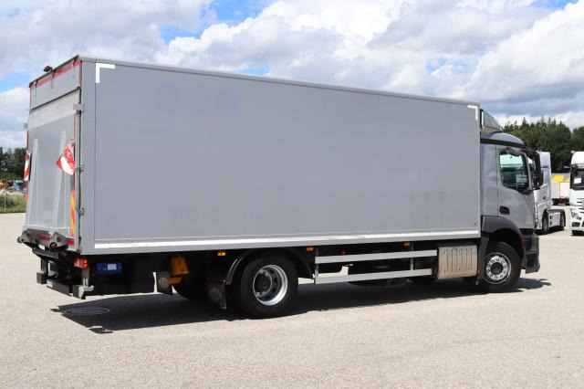 Mercedes-Benz Antos 1833 L - Box truck: picture 4 Mercedes-Benz Antos 1833 L - Box truck: picture 4