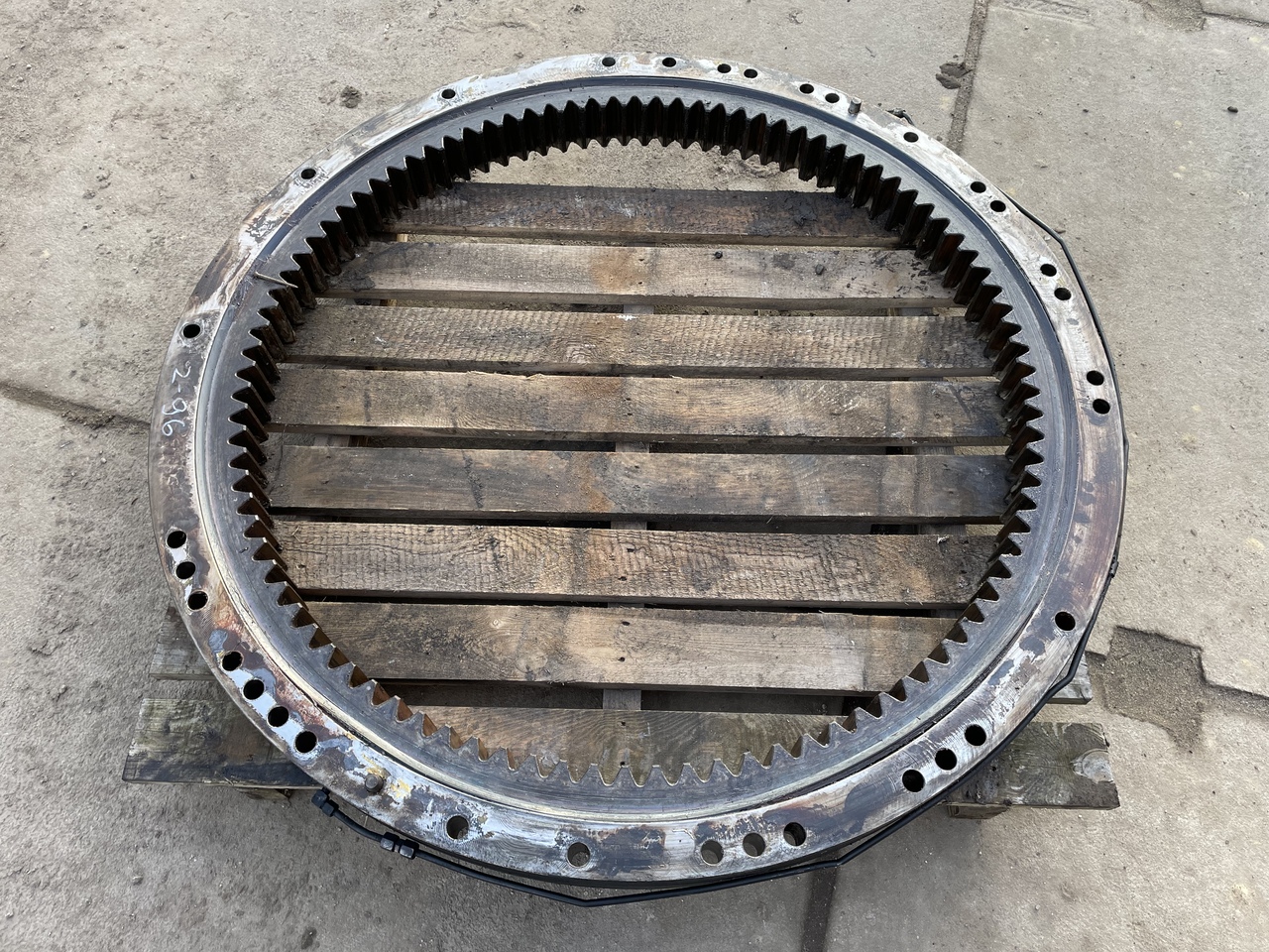 KOMATSU PC 228 - Slewing ring for Excavator: picture 3 KOMATSU PC 228 - Slewing ring for Excavator: picture 3