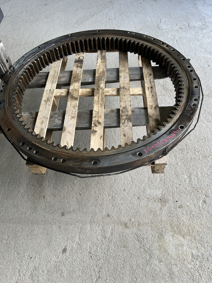 Komatsu PC240 - Slewing ring for Excavator: picture 3 Komatsu PC240 - Slewing ring for Excavator: picture 3