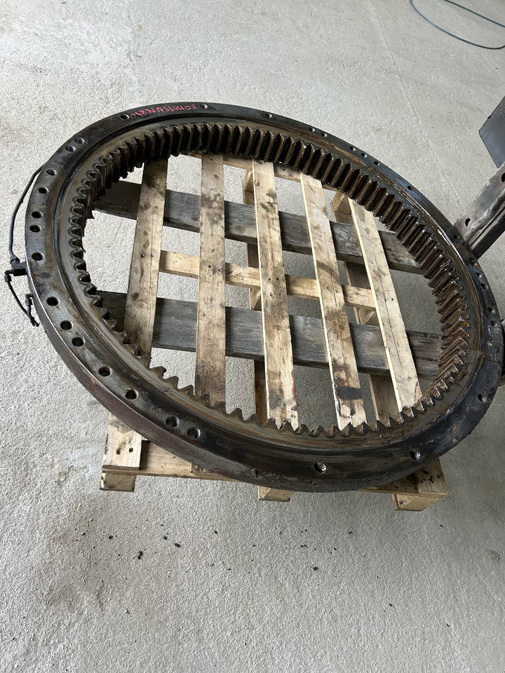 Komatsu PC240 - Slewing ring for Excavator: picture 1 Komatsu PC240 - Slewing ring for Excavator: picture 1