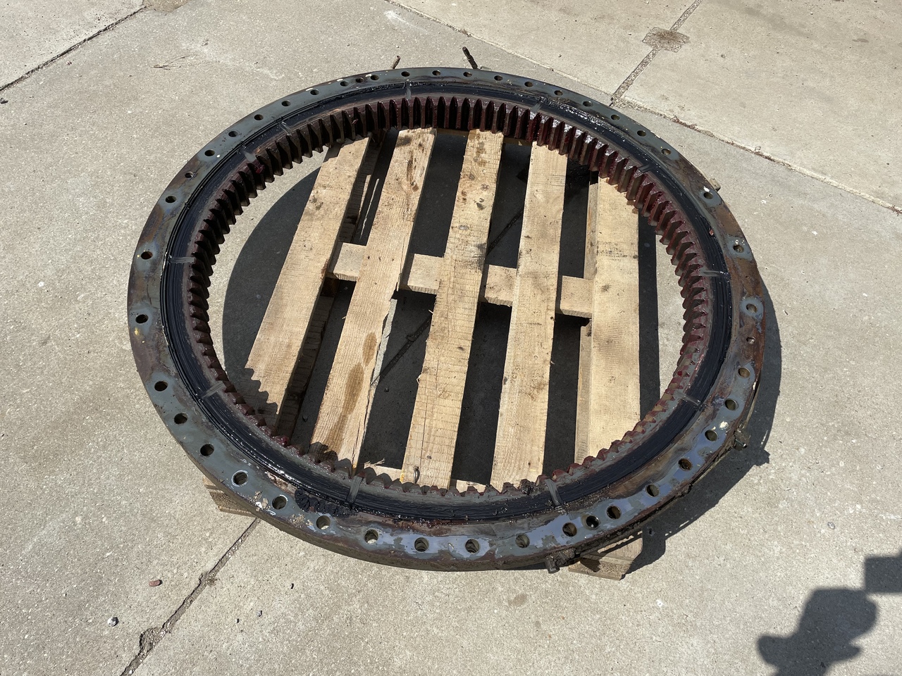 LIEBHERR R906 - Slewing ring for Excavator: picture 4 LIEBHERR R906 - Slewing ring for Excavator: picture 4