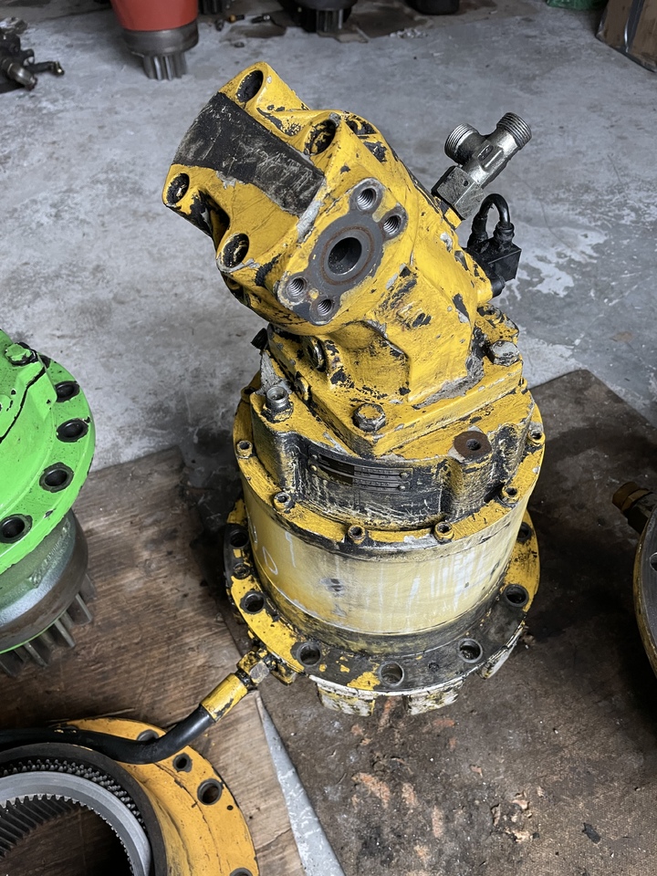 NEW HOLLAND Mh plus - Swing motor for Excavator: picture 1 NEW HOLLAND Mh plus - Swing motor for Excavator: picture 1