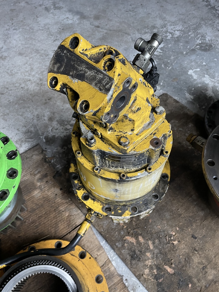 NEW HOLLAND Mh plus - Swing motor for Excavator: picture 2 NEW HOLLAND Mh plus - Swing motor for Excavator: picture 2