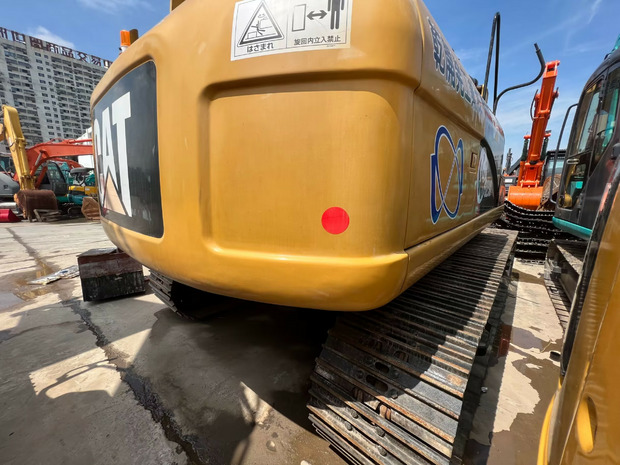 Crawler excavator 2020 Caterpillar 323D: picture 11