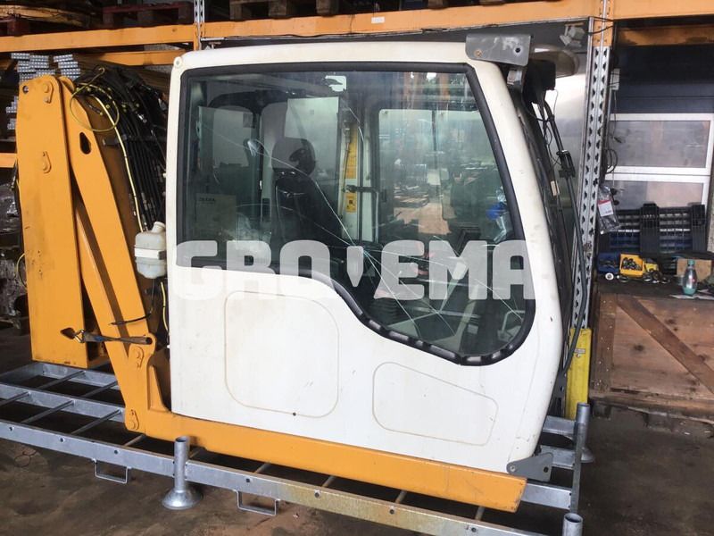 Liebherr A904C Li / A900C Li / A944C Li / A914C li / A934C Li / A924C Li / R900C Li / R944C Li / R904C / R914C / R924 C / R954C / A954C L - Cab and interior: picture 1 Liebherr A904C Li / A900C Li / A944C Li / A914C li / A934C Li / A924C Li / R900C Li / R944C Li / R904C / R914C / R924 C / R954C / A954C L - Cab and interior: picture 1
