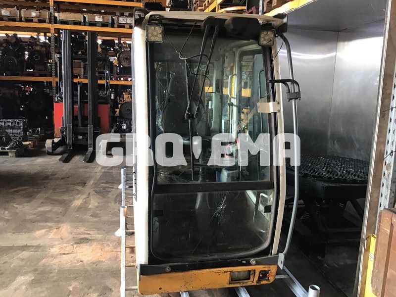 Liebherr A904C Li / A900C Li / A944C Li / A914C li / A934C Li / A924C Li / R900C Li / R944C Li / R904C / R914C / R924 C / R954C / A954C L - Cab and interior: picture 3 Liebherr A904C Li / A900C Li / A944C Li / A914C li / A934C Li / A924C Li / R900C Li / R944C Li / R904C / R914C / R924 C / R954C / A954C L - Cab and interior: picture 3