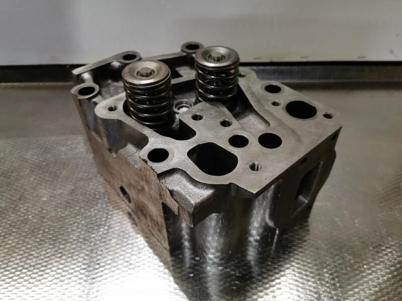 Liebherr Cylinderhead - Cylinder block: picture 2 Liebherr Cylinderhead - Cylinder block: picture 2