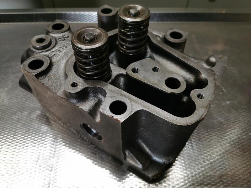 Liebherr Cylinderhead - Cylinder block: picture 1 Liebherr Cylinderhead - Cylinder block: picture 1